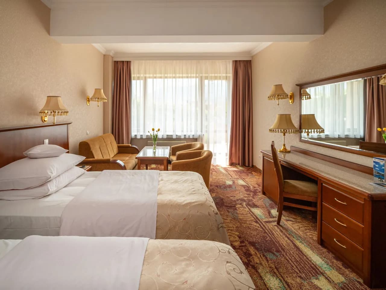 Ile kosztuje nocleg w Gołębiewskim? Ceny, co w cenie, jak oszczędzić.