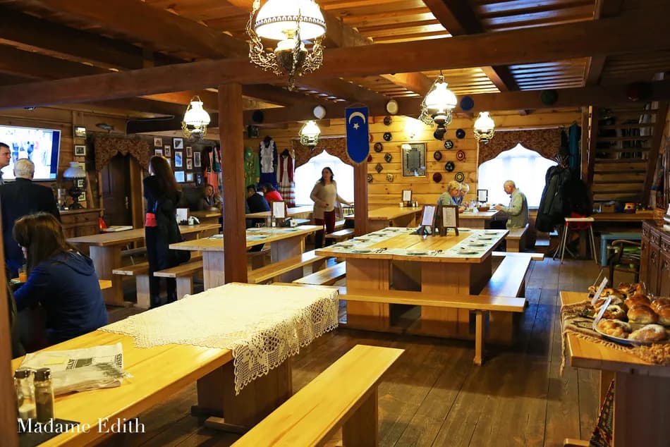 Supraśl: Gdzie zjeść? Kultowe smaki Podlasia i Tatarskiej Jurty!