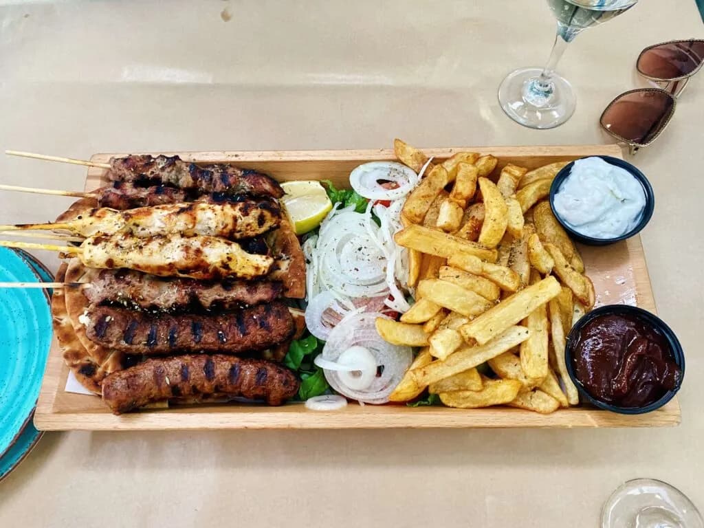 Larnaka: Gdzie zjeść? Kulinarne perełki i sprawdzone miejsca